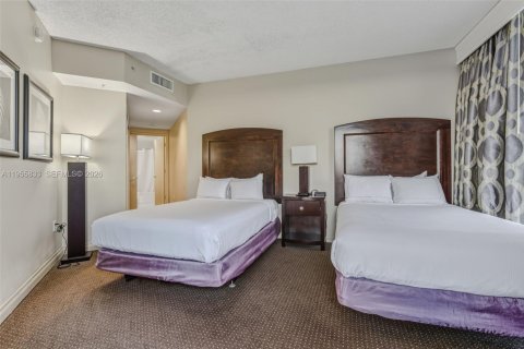 Condo in Sunny Isles Beach, Florida, 2 bedrooms № 2189274 - photo 27