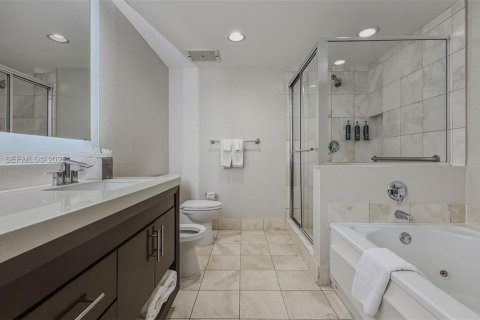 Condo in Sunny Isles Beach, Florida, 2 bedrooms № 2189274 - photo 26
