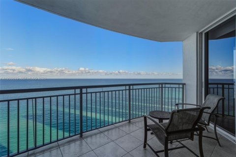 Condo in Sunny Isles Beach, Florida, 2 bedrooms № 2189274 - photo 16