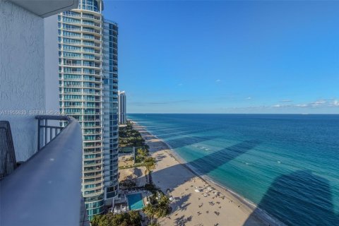 Condo in Sunny Isles Beach, Florida, 2 bedrooms № 2189274 - photo 17