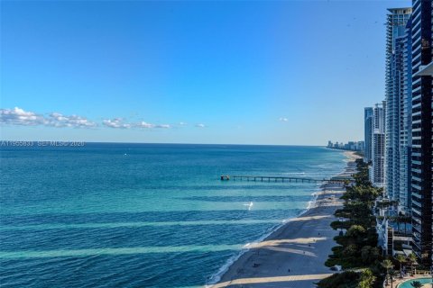 Condo in Sunny Isles Beach, Florida, 2 bedrooms № 2189274 - photo 18
