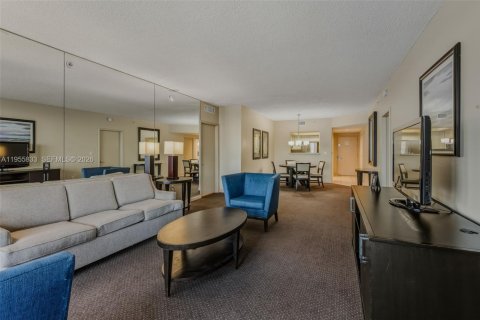 Condo in Sunny Isles Beach, Florida, 2 bedrooms № 2189274 - photo 8