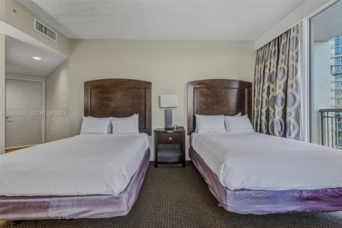 Condo in Sunny Isles Beach, Florida, 2 bedrooms № 2189274 - photo 28
