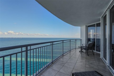 Condo in Sunny Isles Beach, Florida, 2 bedrooms № 2189274 - photo 13