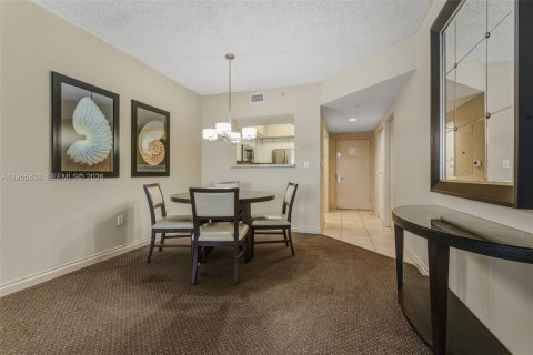 Condo in Sunny Isles Beach, Florida, 2 bedrooms № 2189274 - photo 3