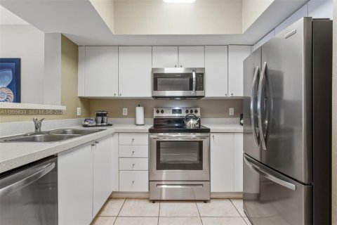 Condo in Sunny Isles Beach, Florida, 2 bedrooms № 2189274 - photo 10