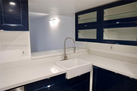 Condominio en alquiler en Miami, Florida, 2 dormitorios, 89.65 m2 № 1984113 - foto 10