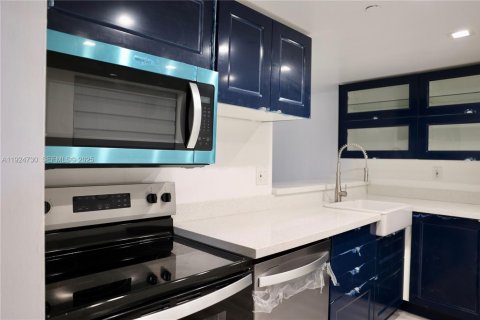 Condominio en alquiler en Miami, Florida, 2 dormitorios, 89.65 m2 № 1984113 - foto 9