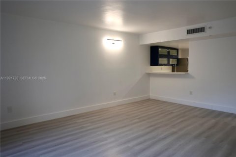 Condominio en alquiler en Miami, Florida, 2 dormitorios, 89.65 m2 № 1984113 - foto 7