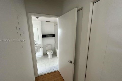 Copropriété à vendre à Miami, Floride: 59.27 m2 № 2042040 - photo 16