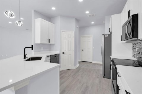 Villa ou maison à vendre à Kissimmee, Floride: 4 chambres, 206.61 m2 № 2295232 - photo 12