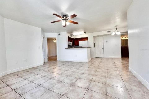Condominio en alquiler en Kissimmee, Florida, 2 dormitorios, 89.84 m2 № 1895167 - foto 4