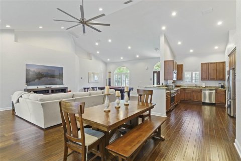 House in Windermere, Florida 4 bedrooms, 314.94 sq.m. № 2104586 - photo 12