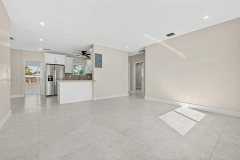 Купить виллу или дом в Норт-Майами-Бич, Флорида 3 спальни, 116.13м2, № 1977153 - фото 5