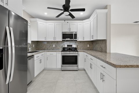 Купить виллу или дом в Норт-Майами-Бич, Флорида 3 спальни, 116.13м2, № 1977153 - фото 11