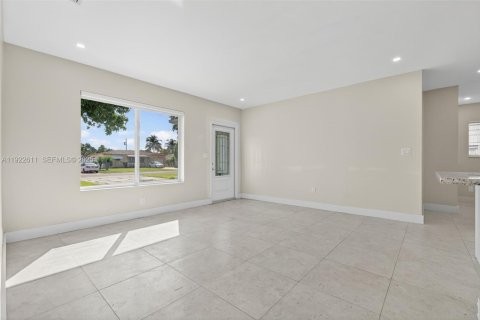 Купить виллу или дом в Норт-Майами-Бич, Флорида 3 спальни, 116.13м2, № 1977153 - фото 7