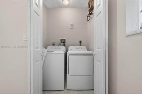 Купить виллу или дом в Норт-Майами-Бич, Флорида 3 спальни, 116.13м2, № 1977153 - фото 21