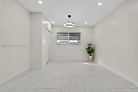 Купить виллу или дом в Норт-Майами-Бич, Флорида 3 спальни, 116.13м2, № 1977153 - фото 8