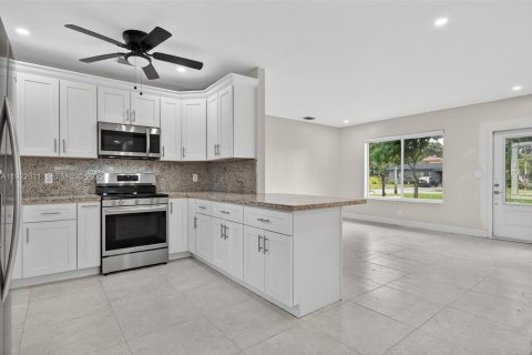 Купить виллу или дом в Норт-Майами-Бич, Флорида 3 спальни, 116.13м2, № 1977153 - фото 10