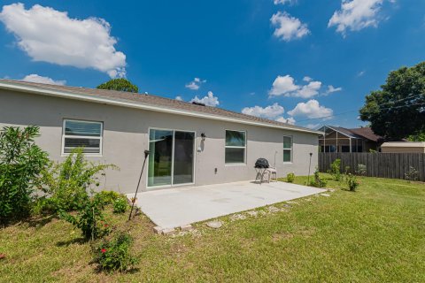 House in Port St. Lucie, Florida 3 bedrooms, 119.47 sq.m. № 2191041 - photo 13