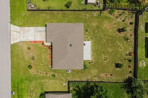 House in Port St. Lucie, Florida 3 bedrooms, 119.47 sq.m. № 2191041 - photo 19