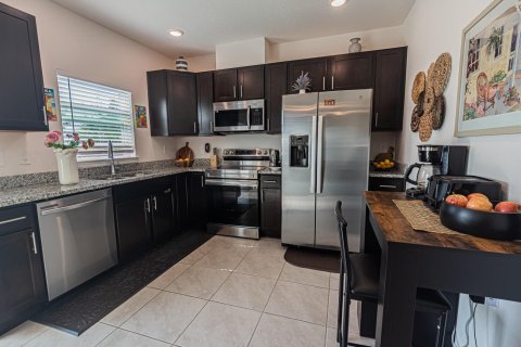 House in Port St. Lucie, Florida 3 bedrooms, 119.47 sq.m. № 2191041 - photo 6