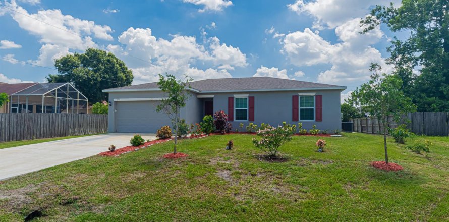 House in Port St. Lucie, Florida 3 bedrooms, 119.47 sq.m. № 2191041