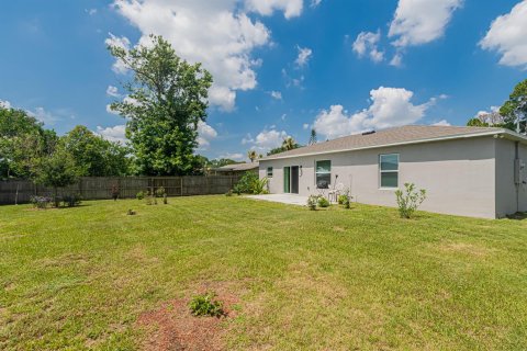 House in Port St. Lucie, Florida 3 bedrooms, 119.47 sq.m. № 2191041 - photo 16