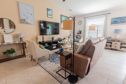 House in Port St. Lucie, Florida 3 bedrooms, 119.47 sq.m. № 2191041 - photo 2