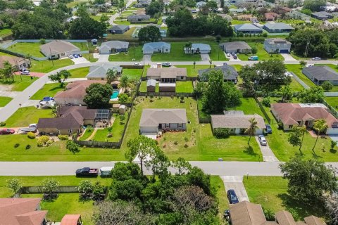 House in Port St. Lucie, Florida 3 bedrooms, 119.47 sq.m. № 2191041 - photo 18