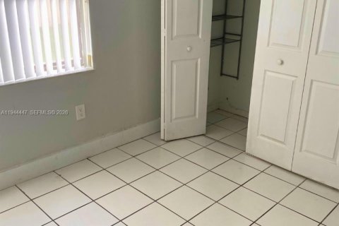 Condo in Miami, Florida, 2 bedrooms  № 2001509 - photo 7