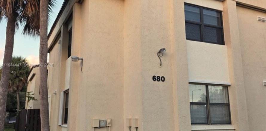 Condo in Miami, Florida, 2 bedrooms  № 2001509