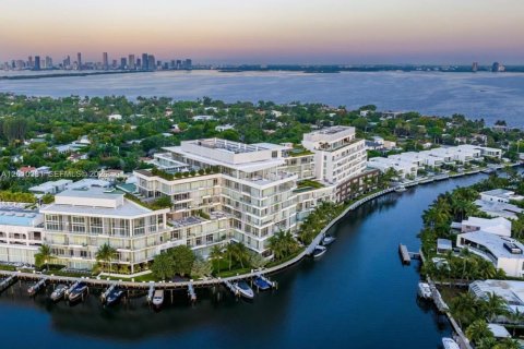 Casa en venta en Miami Beach, Florida, 4 dormitorios, 387.22 m2 № 2171039 - foto 17