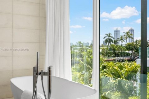 Casa en venta en Miami Beach, Florida, 4 dormitorios, 387.22 m2 № 2171039 - foto 10
