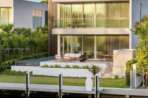 Casa en Miami Beach, Florida 4 dormitorios, 387.22 m2 № 2171039