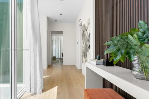 Casa en venta en Miami Beach, Florida, 4 dormitorios, 387.22 m2 № 2171039 - foto 11