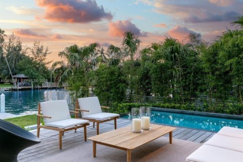 Casa en venta en Miami Beach, Florida, 4 dormitorios, 387.22 m2 № 2171039 - foto 15