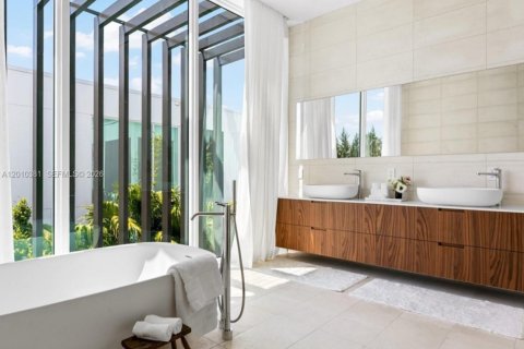 Casa en venta en Miami Beach, Florida, 4 dormitorios, 387.22 m2 № 2171039 - foto 9