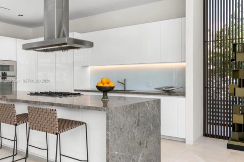 Casa en venta en Miami Beach, Florida, 4 dormitorios, 387.22 m2 № 2171039 - foto 3