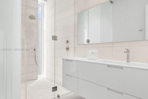 Casa en venta en Miami Beach, Florida, 4 dormitorios, 387.22 m2 № 2171039 - foto 12