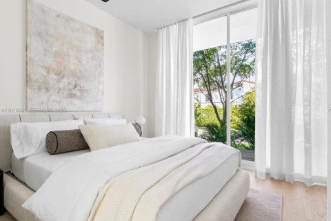 Casa en venta en Miami Beach, Florida, 4 dormitorios, 387.22 m2 № 2171039 - foto 14