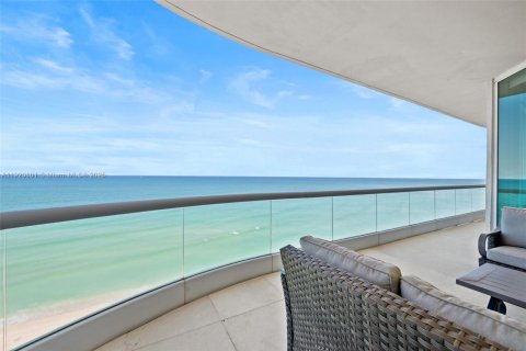Condominio en Sunny Isles Beach, Florida, 2 dormitorios  № 1974935