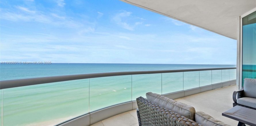 Кондоминиум с 2 спальнями в Санни-Айлс-Бич, Флорида № 1974935