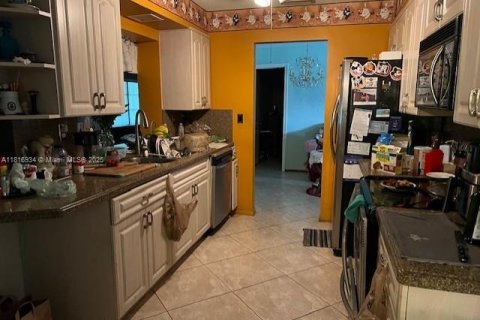 House in Tamarac, Florida 2 bedrooms, 153.47 sq.m. № 1770726 - photo 3