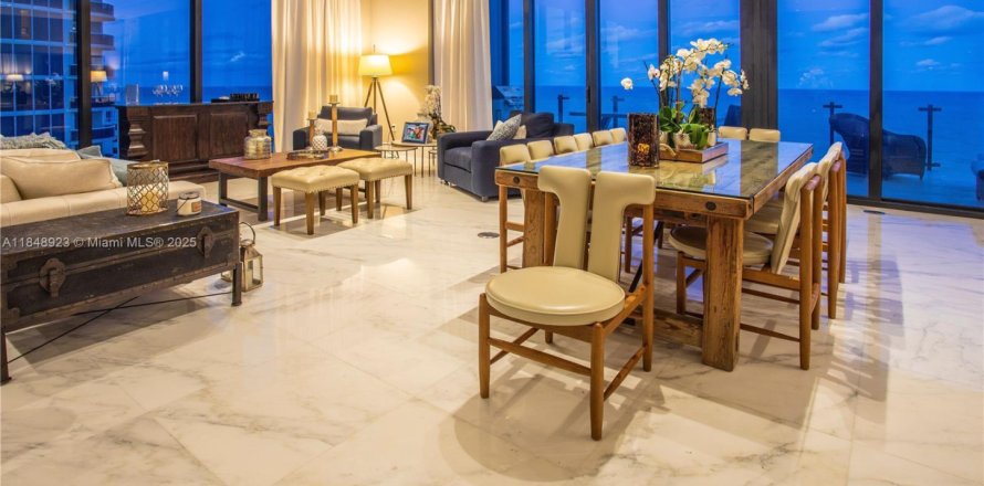 Condo in Sunny Isles Beach, Florida, 3 bedrooms  № 1850578