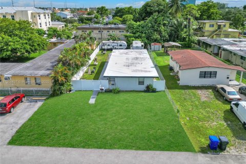 Apartamento en alquiler en Hollywood, Florida, 1 dormitorio, 129.32 m2 № 1965089 - foto 1