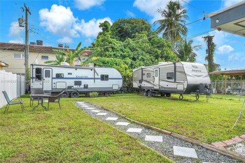 Apartamento en alquiler en Hollywood, Florida, 1 dormitorio, 129.32 m2 № 1965089 - foto 12