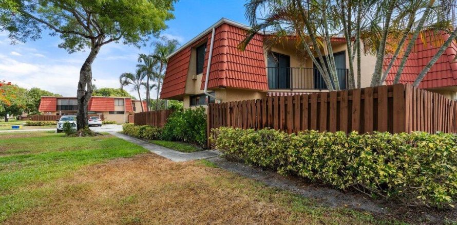 Townhouse in Boca Raton, Florida 2 bedrooms, 120.96 sq.m. № 1223693