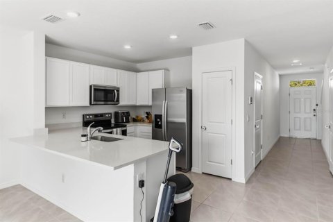 Townhouse in Tampa, Florida 3 bedrooms, 138.24 sq.m. № 2396320 - photo 7