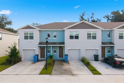 Townhouse in Tampa, Florida 3 bedrooms, 138.24 sq.m. № 2396320